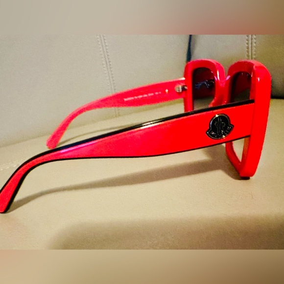 New Moncler Blanche Sunglasses - Picture 5 of 16